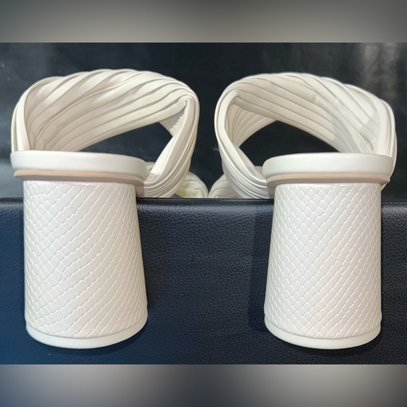 Dolce Vida size 8.5 Ivory Heels - Picture 4 of 6